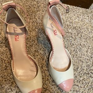 Violet & Sam dress shoes with ankle clasp